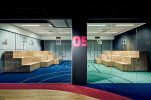 Originele vergaderlocaties waar enkel zitten een taboe is